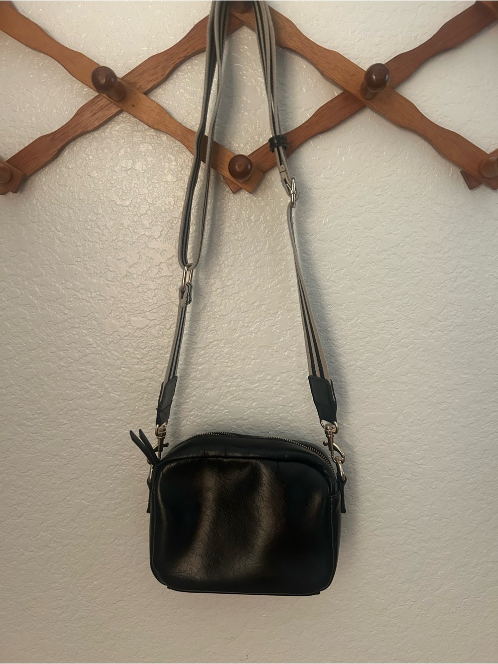 Universal Thread Black and Cream Checkerboard Crossbody Bag - Picture 4 of 6